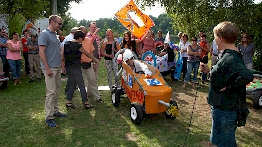 Teambuilding Seifenkistenrennen präsentieren